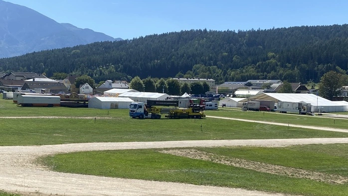 Der Aufbau am Festgelände in Bleiburg hat schon begonnen