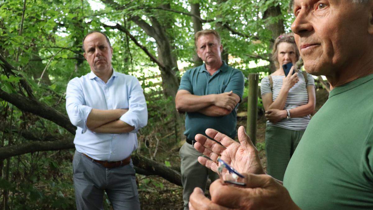 Vorne: Günther Haider von der Bürgerinitiative; hinten: Bürgermeister Christoph Stark und Vizebürgermeister Thomas Reiter