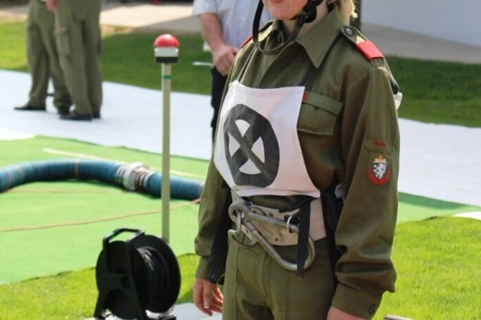 2000 Mädchen, Burschen, Frauen und Männer von175 steirischen Feuerwehren sind bereit für den Bewerb und beziehen am Wettkampfgelände Stellung.