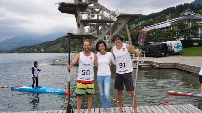 Glückliche Gewinner mit Touristikerin Claudia Striednig.