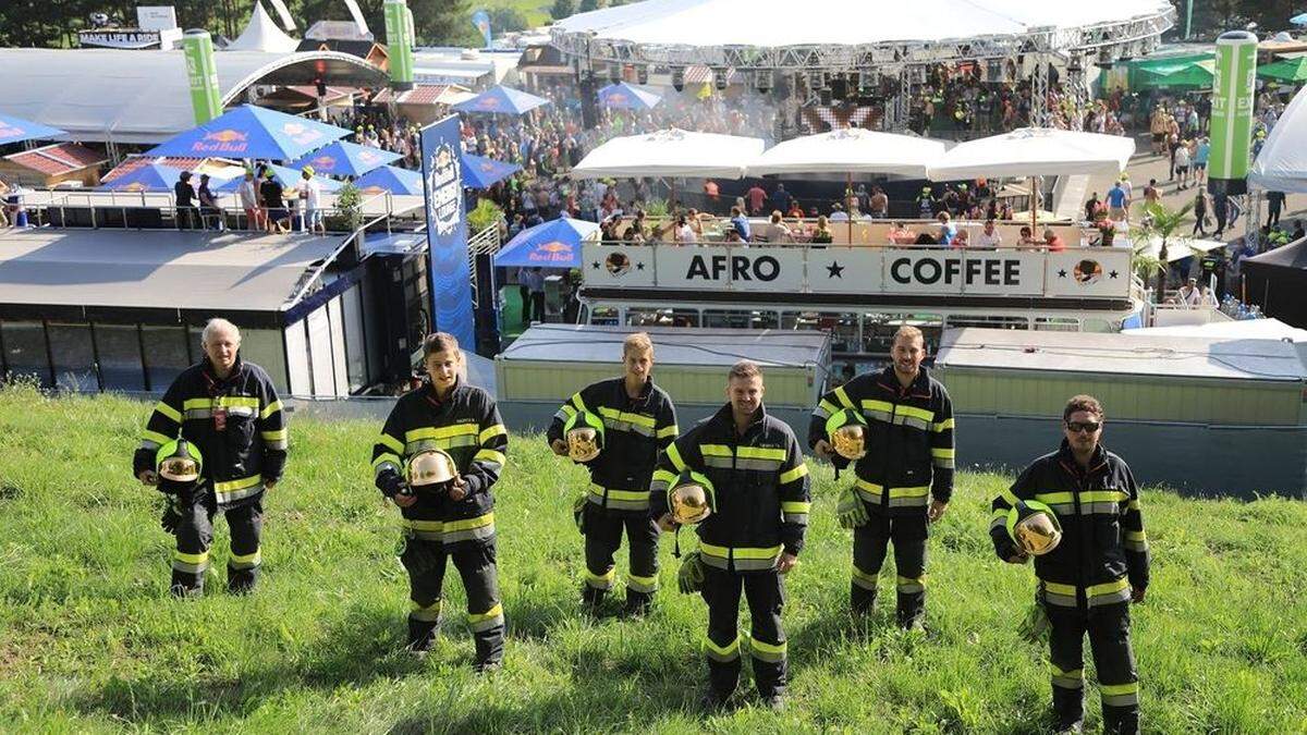 Alle Hände voll zu tun hatten die Feuerwehrleute