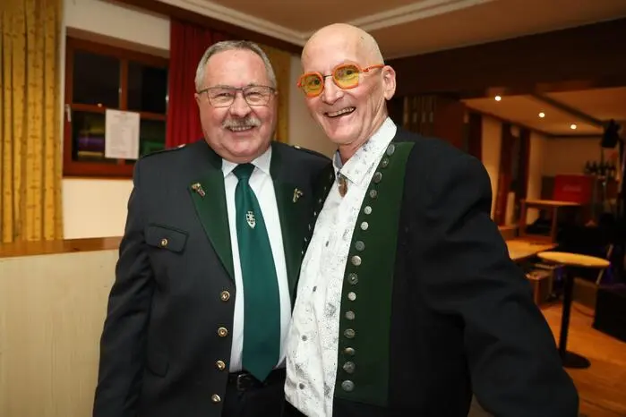 Unter den Gästen konnten neben Vertretern anderer ÖKB-Ortsverbände auch der Direktor der Landwirtschaftlichen Fachschule Hatzendorf, Rupert Spörk (l.) und der Gastwirt und Künstler Peter Troißinger begrüßt werden