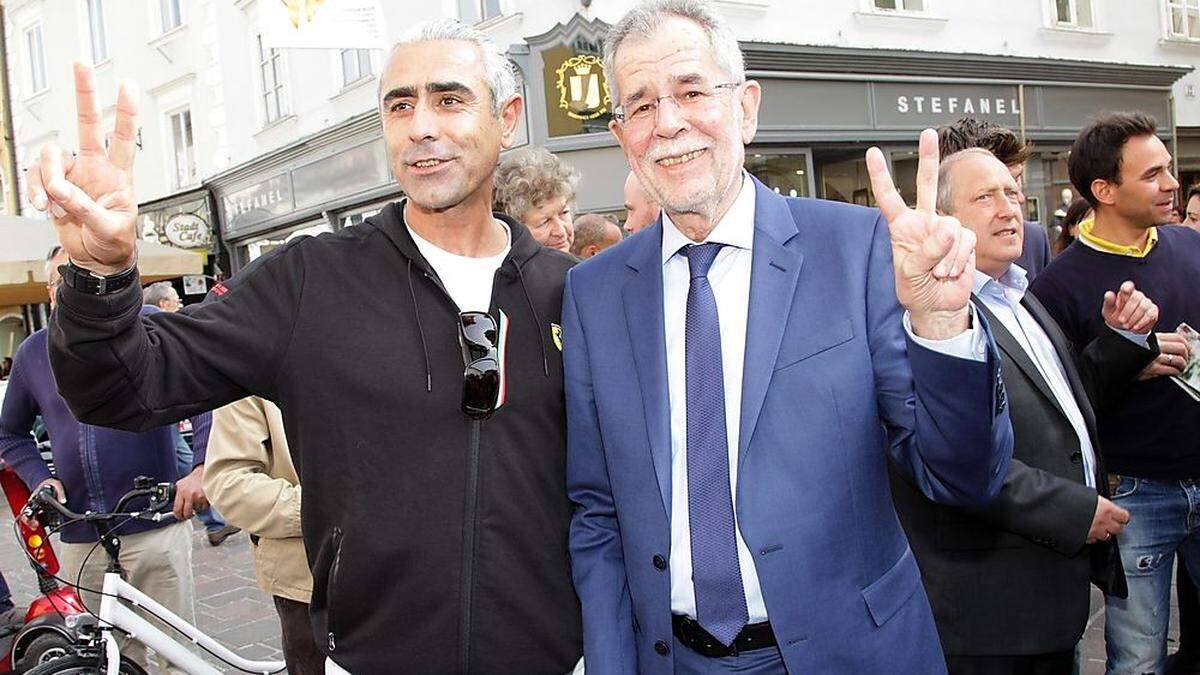 Der zukünftige Bundespräsident Alexander Van der Bellen auf dem Alten Platz in Klagenfurt