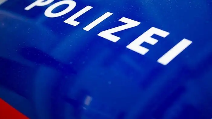 Motorhaube eines Polizeiautos