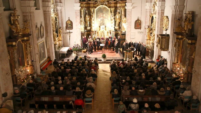 Da war am Freitagabend kein Platz mehr in der Stiftskirche von St. Georgen am Längsee. 