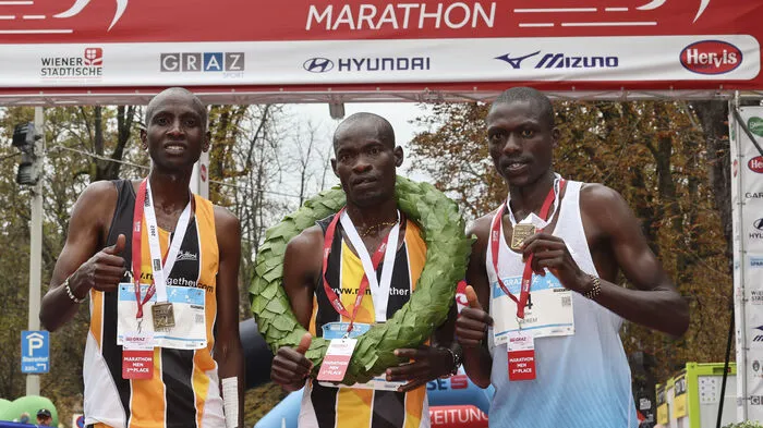 Marathon, Herren:  George Onyancha (KEN) 2:09:24 Joel Kipkenei (KEN) 2:09:45 Victor Kiplagat (KEN) 2:10:53 