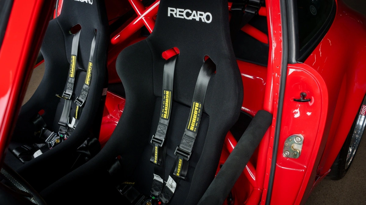 Vom Rennauto über sportliche Luxus-Sitze bis zum Bundesliga-Sitz: Die legendäre Marke Recaro wird wieder belebt