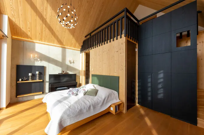 Lottes Schwester Liese ist im Gegensatz zur feurig-roten Schwester in Grün eingerichtet. Das Apartment ist barrierefrei ...