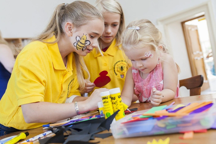 Ein umfangreiches Kinderprogramm mit Schminken und Basteln sorgte dafür, dass den Kleinen nicht langweilig wurde. 