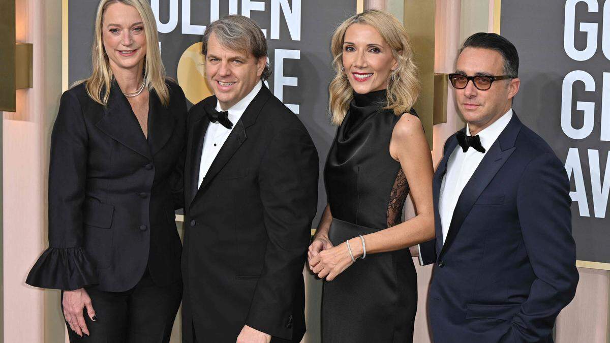 Todd Boehly (zweiter von links) kauft die Golden Globes