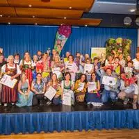Die Freude war groß: die siegreichen Landessieger des B-Bewerbs mit Gratulanten