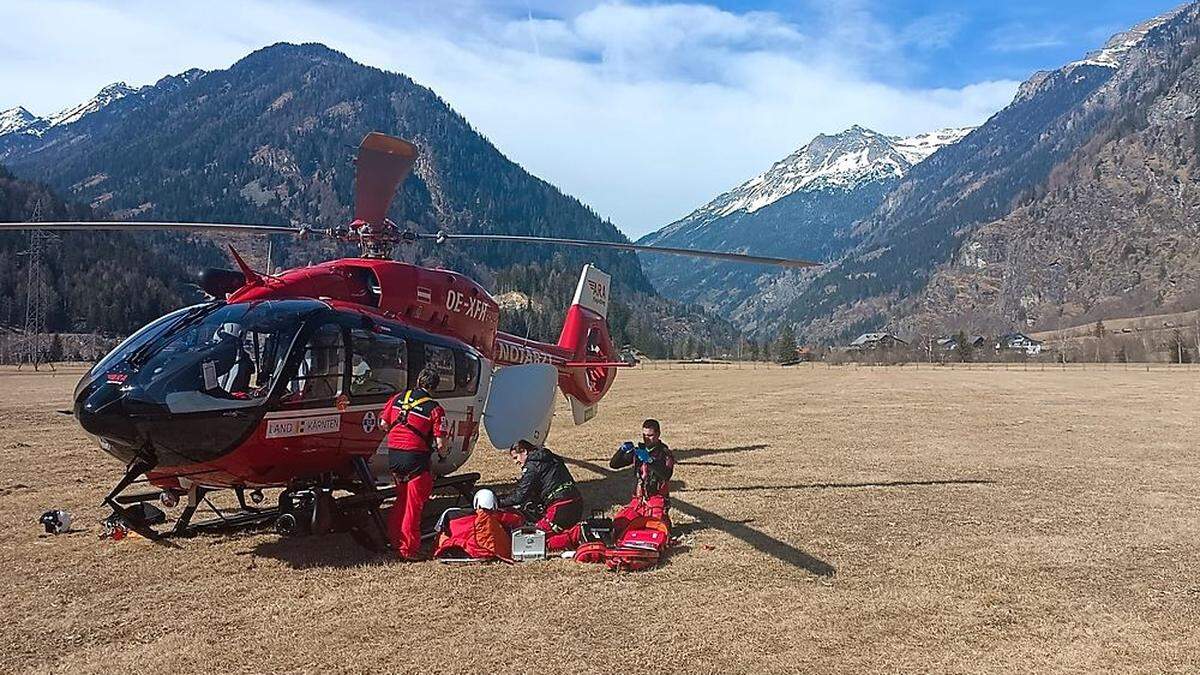 Einsatzkräfte der ARA Flugrettung bargen den Schwerverletzen