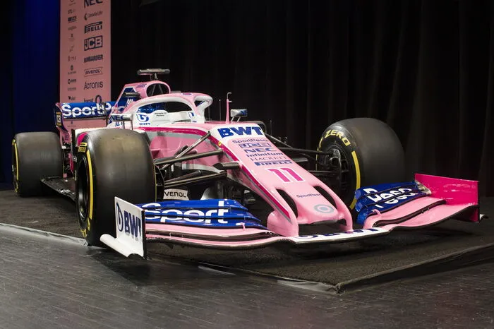 Die rosafarbene Lackierung des Vorgänger-Rennstalls Force India wurde beibehalten, hinzu kam ein Hauch von Blau für den neuen Titelsponsor.