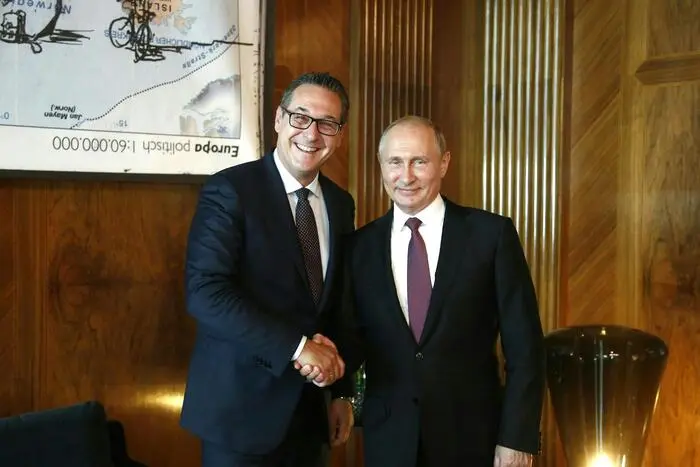 Auch Strache durfte mit Putin für die Fotografen posieren