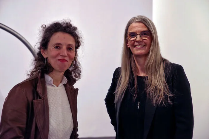 Katrin Bucher Trantow vom Grazer Kunsthaus (links) mit der Künstlerin Julie Hayward