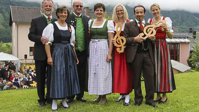 Wilfred Klampferer, Obfrau Maria Lagger, Hubert Feistritzer, Leiterin des Kirchenchors in Malta Barbara Koller, Elfriede Truskaller, Michael Buchacher (Buzgi) und Ingrid Seifter, die neue Chorleiterin der Singgemeinschaft Gmünd