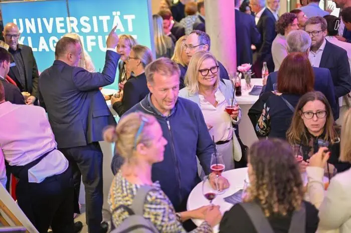 Universität Klagenfurt/Helge Bauer

UNI Herbstsoirée 
 Zweite Herbst-Soirée an der Universität Klagenfurt