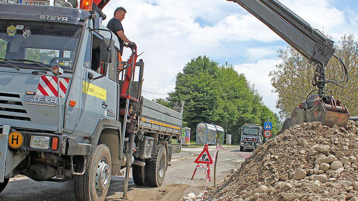 In Wollanig wird die Straße aufgeräumt