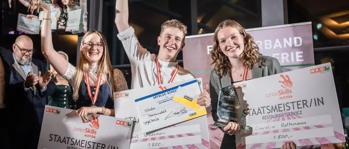 Sarah Sorger (Hotel-Rezeption), Paul Wiedemair (Küche, Almfamily Hotel Scherer, Obertilliach) und Carolin Rathmann (Restaurant-Service, Hotel Jungbrunn) 