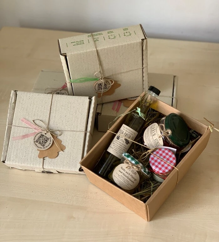 Bei Dein‘s & Mein‘s wird auf nachhaltige Verpackungen aus Graspapier gesetzt