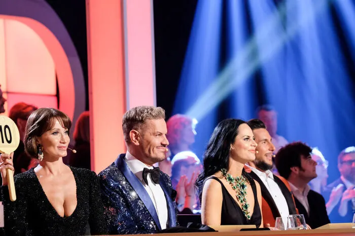 Die Jury: Karina Sarkissova, Dirk Heidemann, Nicole Hansen und Balázs Ekker. In der Finalshow gab man sich, dem Anlass entsprechend, großzügig mit Punkten und Worten.
