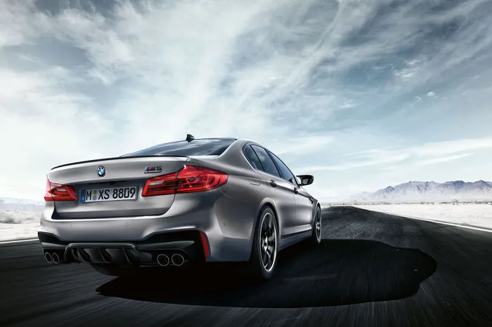 Schon im Modus „Comfort“ ist das Fahrwerk jetzt straffer, in der Einstellung „Sport“ wird das für die Testfahrten auf der Nordschleife des Nürburgrings ideale Dämpfer-Kennfeld aktiviert.