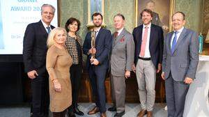 Grawe-Generaldirektor Klaus Scheitegel, Jurorinnen Ursula Wipfler und Carina Kerschbaumer, Preisträger Jürgen Waser, Grawe-Ehrenpräsident Franz Harnoncourt-Unverzagt, ORF-Chefredakteur Wolfgang Schaller, Grawe-Vermögensverwaltungs-Vorstand Othmar Ederer(v.l.)