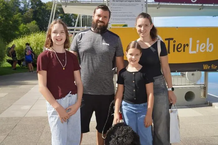Familie Steinbauer aus Gutenberg: Leah, Florian, Mia und Laura mit Hund „Carlos“ (v.l.n.r)