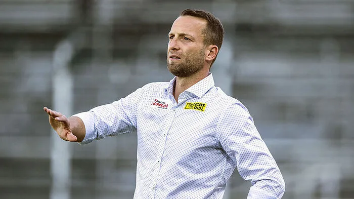 WAC-Trainer Feldhofer verfügt über einen neuen Innenverteidiger.