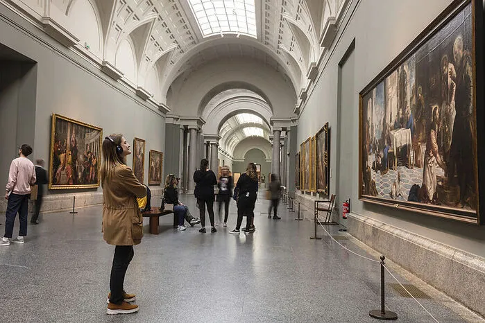 Das Madrider Prado setzt seine sieben Jahrhunderte umspannende Sammlung in einen zeitgeschichtlichen Kontext.
