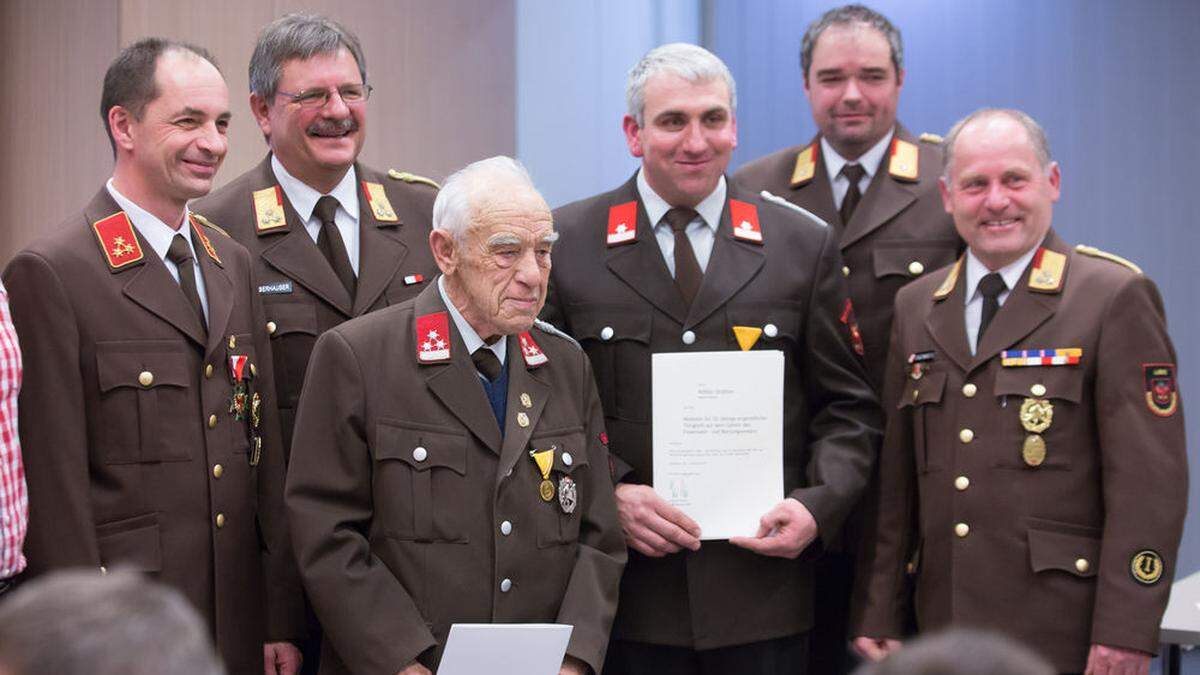 Florian Meier, Herbert Oberhauser, die geehrten Erwin Steiner und Anton Stotter, Harald Draxl und Franz Brunner (von links) 