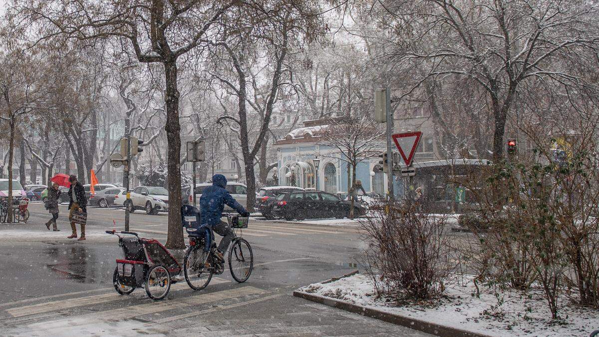 Sujet: Fahrradfahren im verschneiten Graz