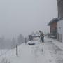 In Osttirol sind die Schneeschaufeln schon im Einsatz  