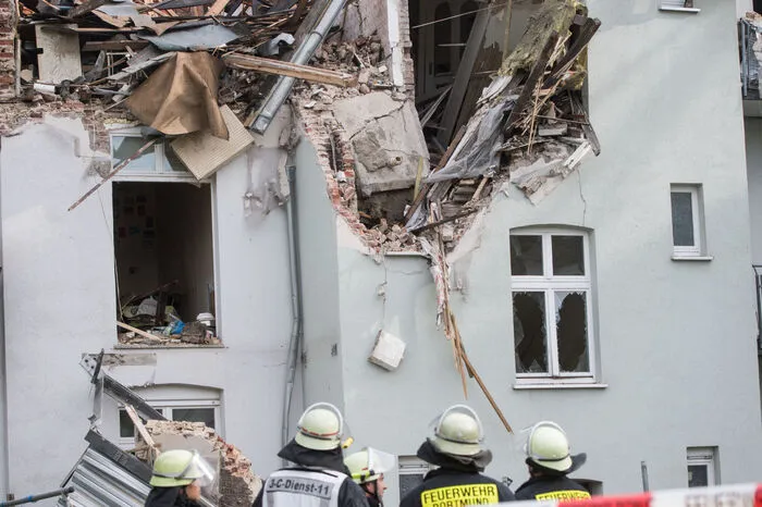Die Nachbarhäuser müssen noch wegen Einsturzgefahr gesichert werden.