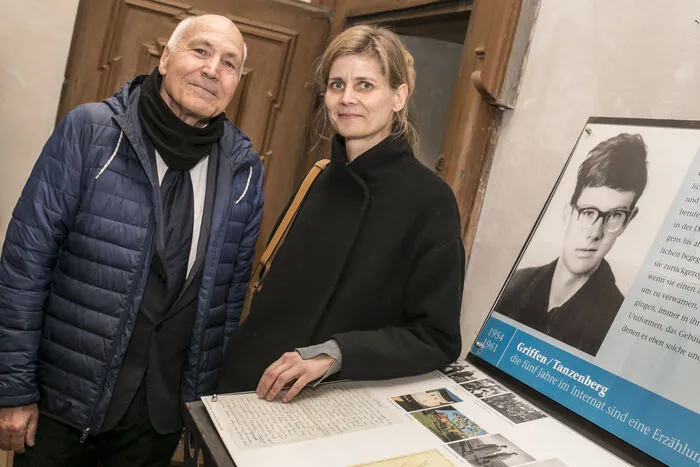 Der Germanist Hans Höller mit Katharina Pektor, die die neue Dauerausstellung im Stift Griffen kuratiert hat