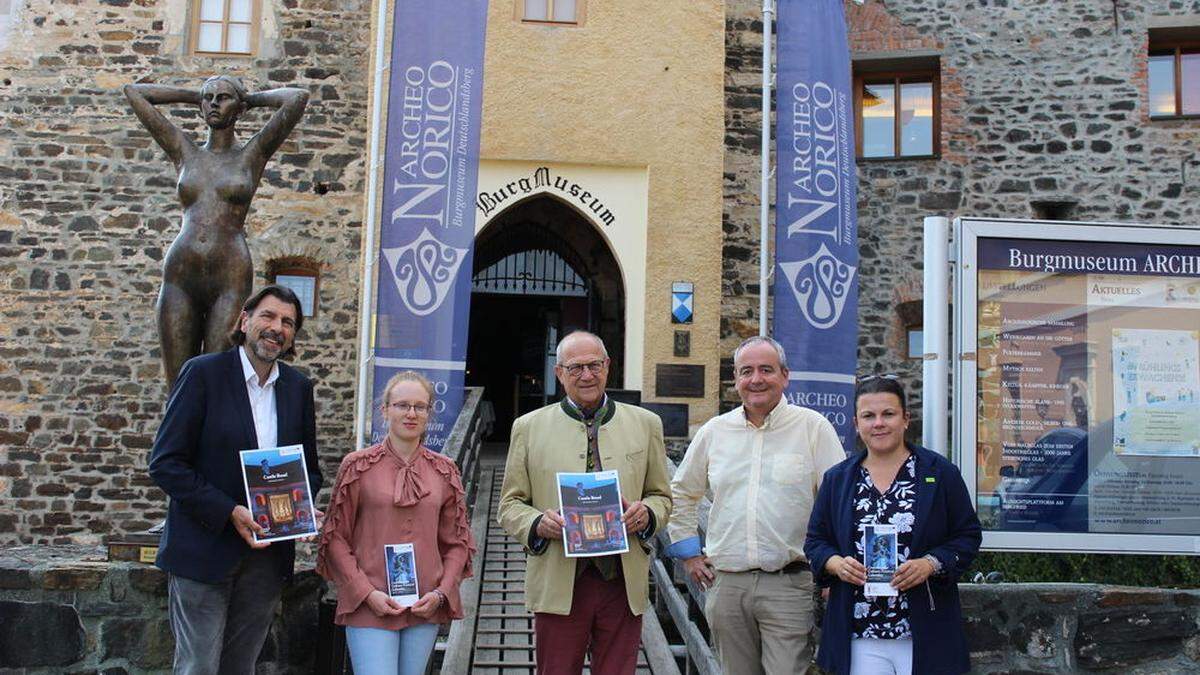 Auf der Burg Deutschlandsberg wurde der neue Kulturangebotsfolder der Schlösserstraße präsentiert