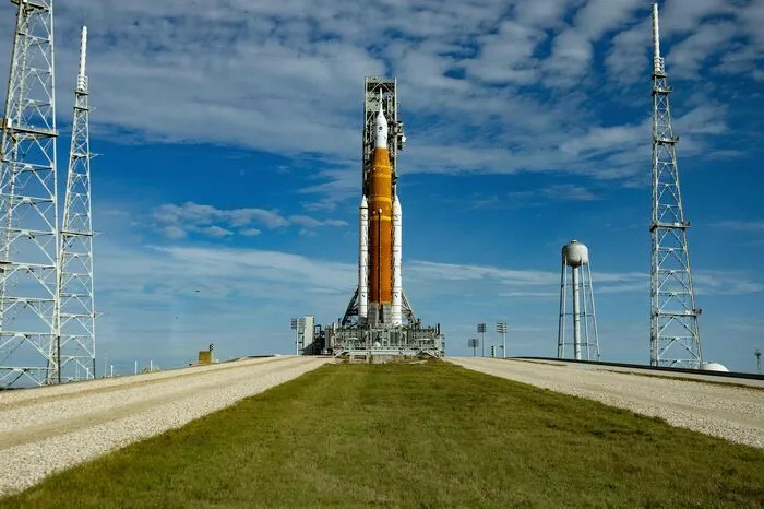 Mit der Rakete "Space Launch System" startete die unbemannte Kapsel "Orion" vom Weltraumbahnhof Cape Canaveral im US-Bundesstaat Florida.