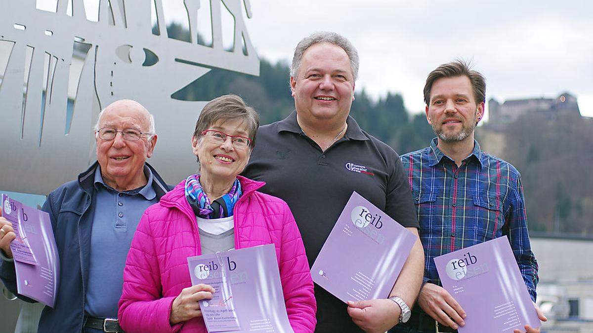 Die Literaturkreis-Führung bei der Präsentation des „34. Reibeisen“ im heurigen April: Helmut Türk, Ruth Barg, Sepp Graßmugg, Klaus Vorhauer