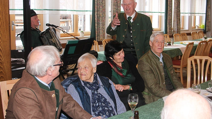 Jährlich zum Valentinstag veranstaltet der Seniorenbund Oberes Pölstal seinen Faschings-Tanznachmittag im Gasthaus Pripfl-Holzmann in St. Oswald.