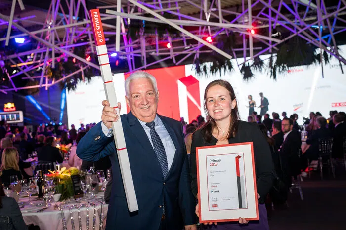 Glückliche Gewinner: Flex-Geschäftsführer Erich Dörflinger mit Assistentin Viktoria Harrer