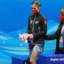 Olga Mikutina (links) mit ihrer Trainerin Elena Romanowa bei den Olympischen Winterspielen in Peking.