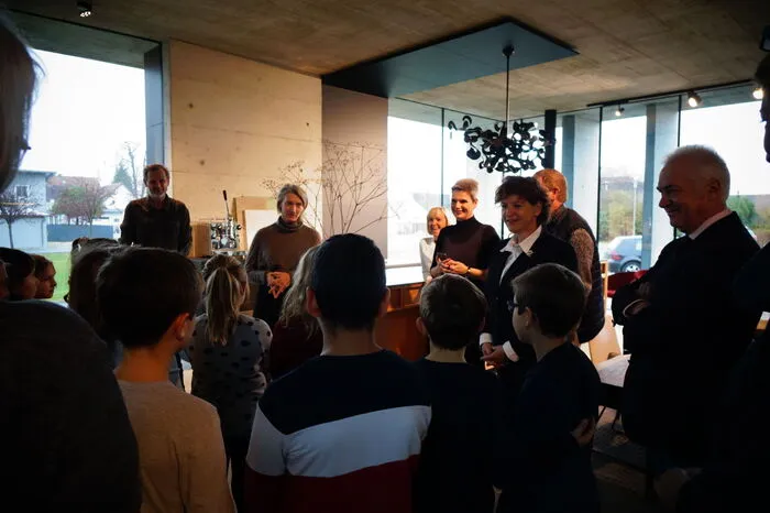 Die Drittklassler der VS Leibnitz konnten in der Tischlerei Breitenthaler in Gralla Tischler-Tätigkeiten wie sägen, bohren und leimen ausprobieren.
