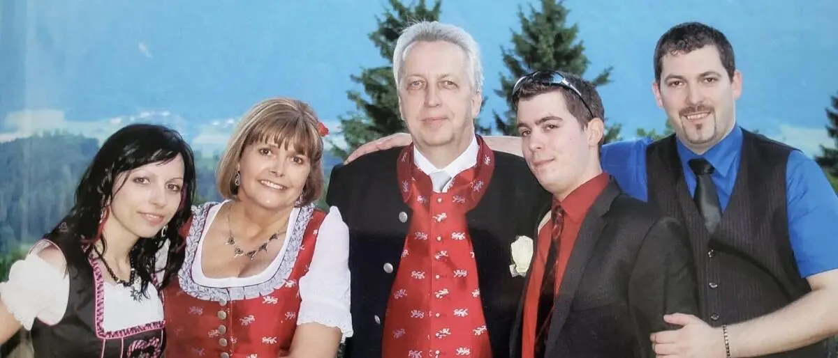 Harald Raffer mit seiner zweiten Ehefrau Sieglinde und seinen Kindern