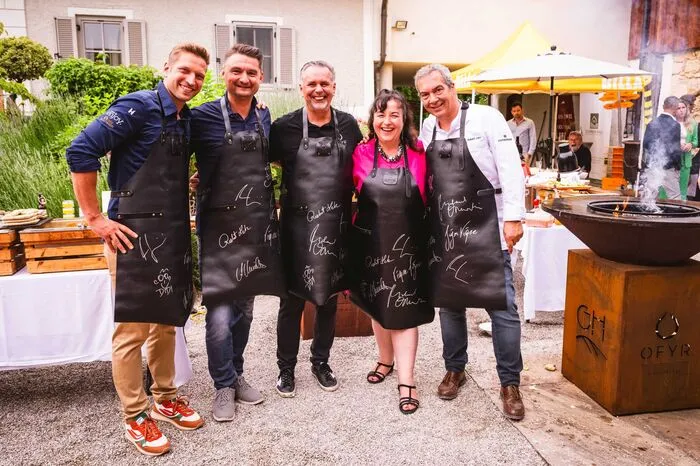 Die Starköche des Abends gemeinsam mit Initiatorin Renate Zierler: v.li. Didi Maier, Jürgen Vigne, Marco Simonis und Robert Letz.