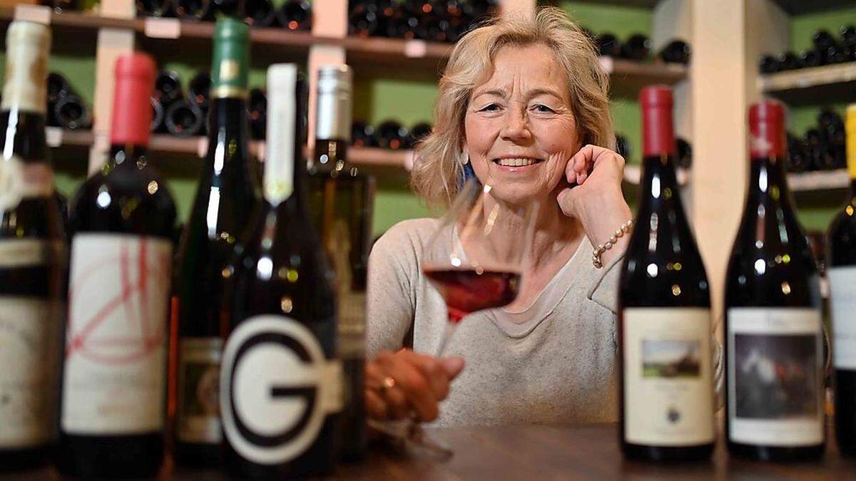 Weinexpertin Ingrid Bachler in ihrem Weinkeller in Althofen