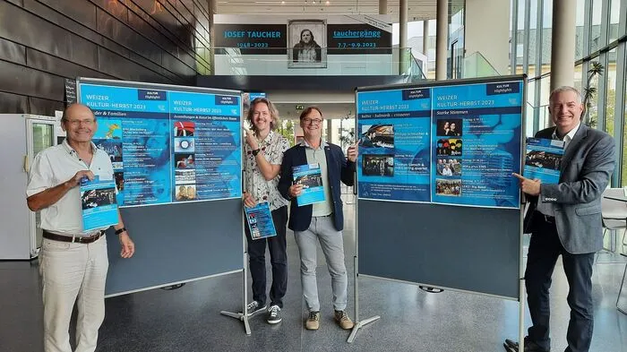 Vizebürgermeister und Kulturreferent Oswin Donnerer, Kurator Georg Gratzer, Bürgermeister Erwin Eggenreich und Kunsthaus-Leiter Johann König