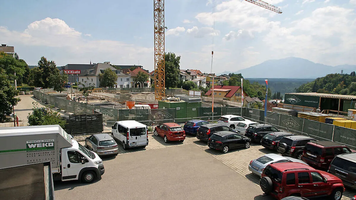 Über diesen Parkplatz zum Parkplatz Postplatzl (links hinten weiter) soll die Umleitung geführt werden