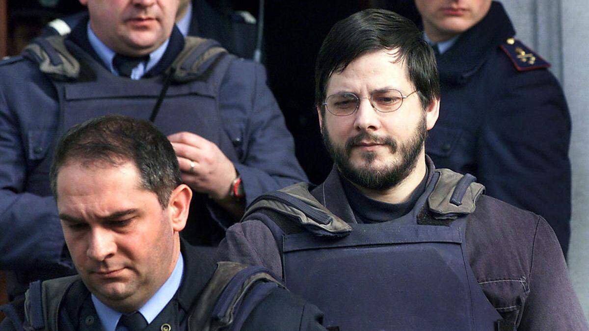 Dutroux hatte in den 90er-Jahren sechs Mädchen entführt, gefoltert und vergewaltigt. Vier Opfer hat er getötet