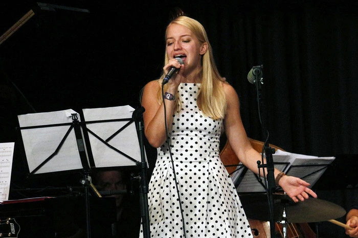 ...und beeindruckte zahlreiche Besucher mit absoluten Klassikern der Swing-Ära von Glenn Miller, Count Basie oder Duke Ellington.