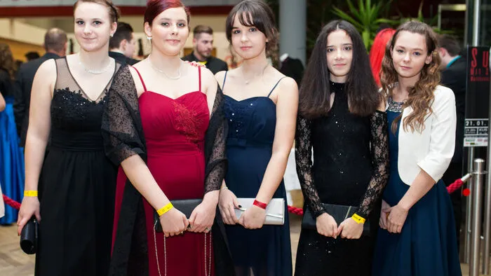 Am Samstag Abend feierten 51 Maturanten des BORG Wolfsberg ihren Maturaball im KUSS unter dem Motto "Suit Up – Mit Stil zum Ziel".